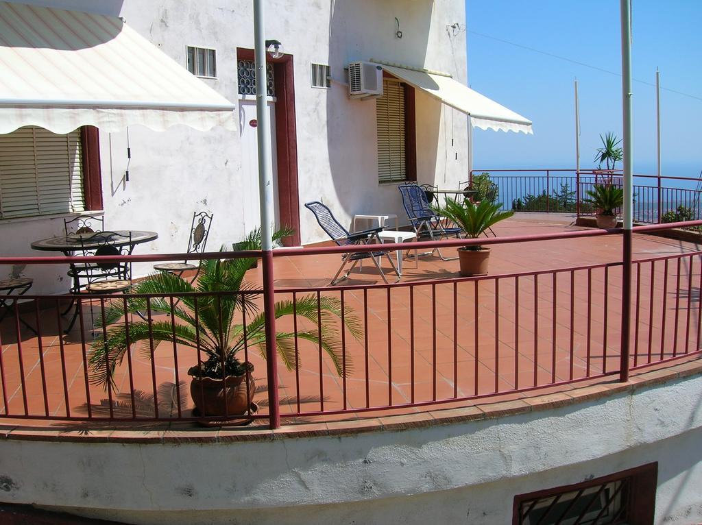 Al Villino Sunshine In Villa Con Piscina Ed Idromassaggio SantʼAlfio Rom bilde